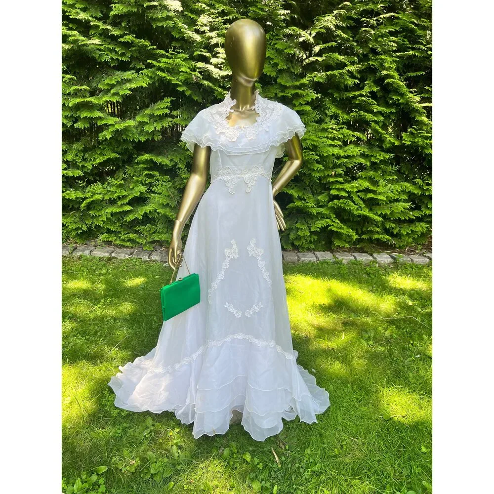 Vintage 1970’s Wedding Gown, size small - Picture 2 of 12